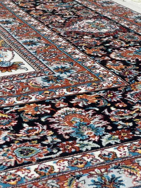 فرش 700 شانه طرح افشان گلریز زمینه کرم 